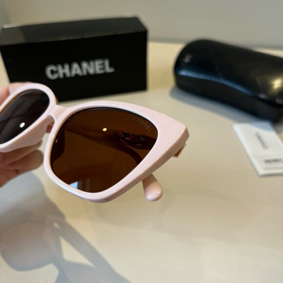 Elegant Pink Chanel Eyewear - Picture 2 of 7
